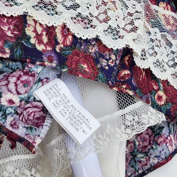 The Connoisseur Collection Seymour Mann Porcelain Doll in Emerald Green Dress - Picture 10 of 13